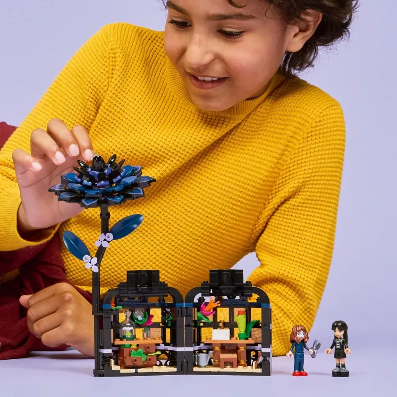 Zestaw konstrukcyjny LEGO LEGO Wednesday 76784 Czarny Kwiat Dalii — model dekoracyjny, 358 szt., 9+ lat