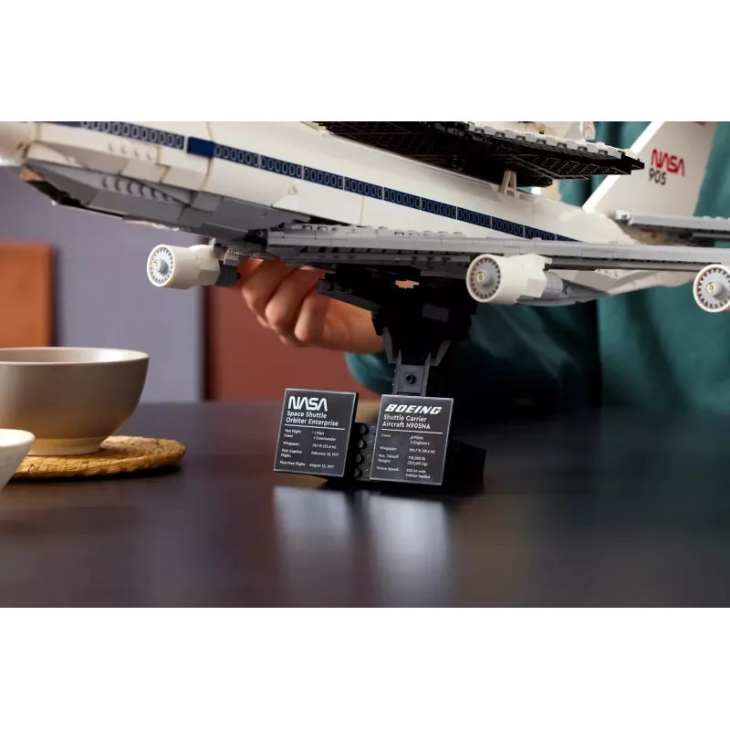 Zestaw konstrukcyjny LEGO Icons Shuttle Aircraft 10360 — 2417 elementów, model wystawowy 270 × 535 × 630 mm