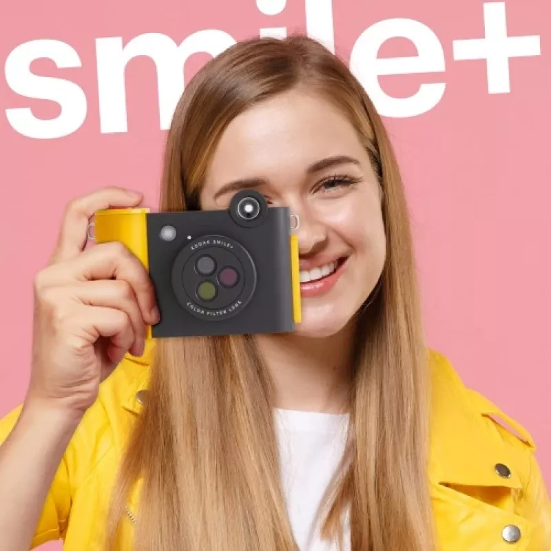 Natychmiastowy aparat fotograficzny Kodak SMILE+ 2x3 Czarny — przenośny aparat do zdjęć natychmiastowych z wydrukami 2×3