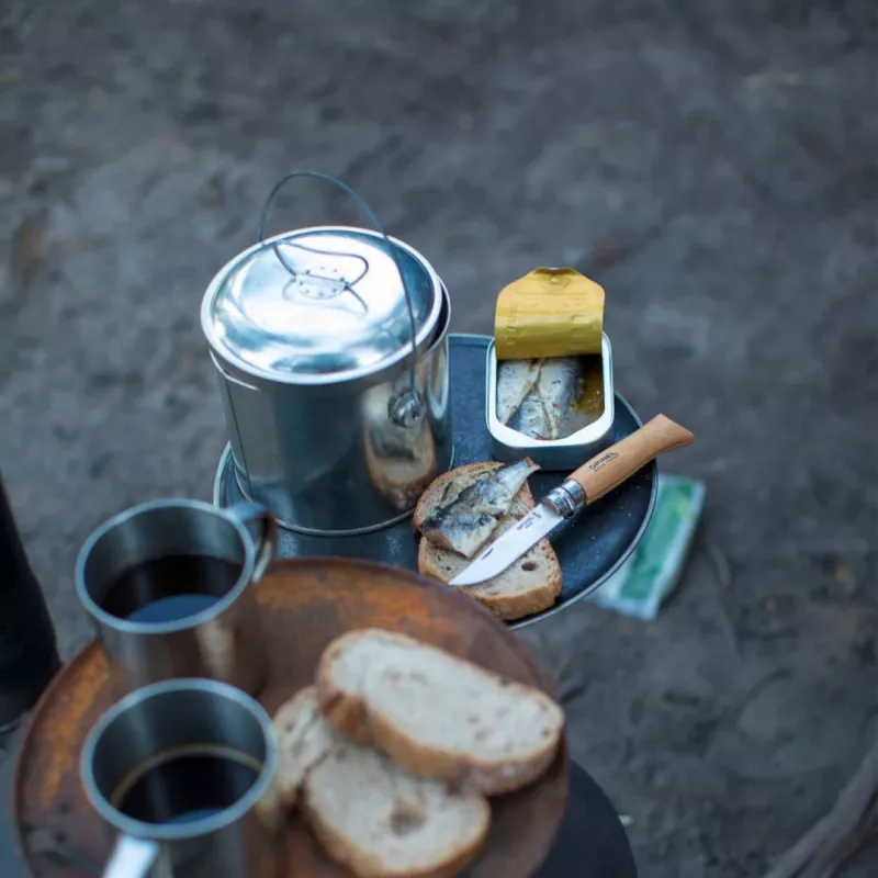 Składany nóż kieszonkowy Opinel nr 08 z rękojeścią z drewna oliwnego, ostrze ze stali nierdzewnej, model 002020