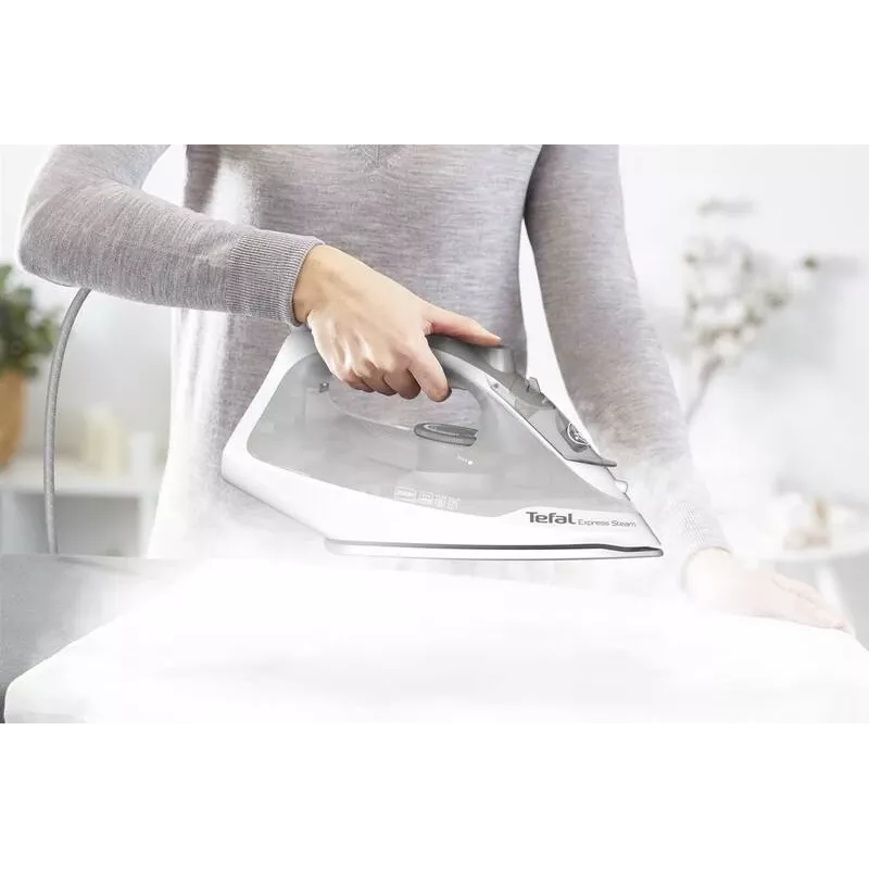 Żelazko parowe Tefal FV2863E1, 2400W, ciągła para 35 g/min, stopa nieprzywierająca, para pionowa