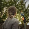 Sekator Fiskars UPX82 Anvil — ręczny sekator do zdrewniałych łodyg, czarny/niebieski/szary
