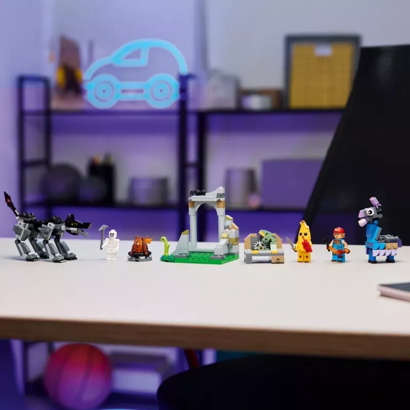 LEGO FORTNITE 77075 Obóz Peely'ego i Sparkpluga