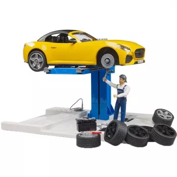 BRUDER Car Service Center bworld 62112 z Roadsterem zestaw do zabawy, figurkami dodatkowymi i elementami warsztatu