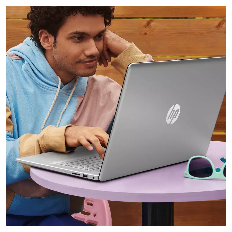 HP 17-cn3659ng A2TZ2EA#ABD Notebook 43,9 cm (17,3) 1920x1080 - Intel Core i5 1334U - 512GB SSD - bez GPU - HDMI/USB-C - bez systemu operacyjnego - Srebrny (A2TZ2EA#ABD)