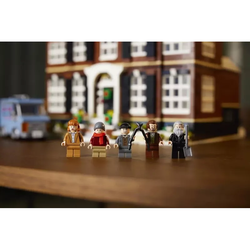 LEGO Ideas 21330 Kevin sam w domu