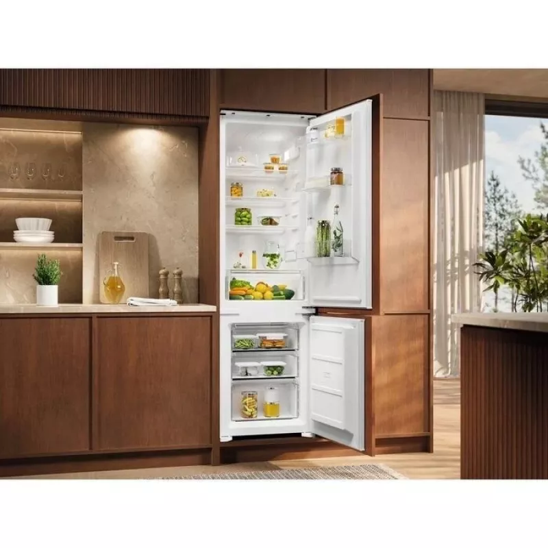 Zabudowana lodówko-zamrażarka Electrolux ENS3SE18S — stal nierdzewna, górny zamrażalnik, odwracalne drzwi, klasa energetyczna E