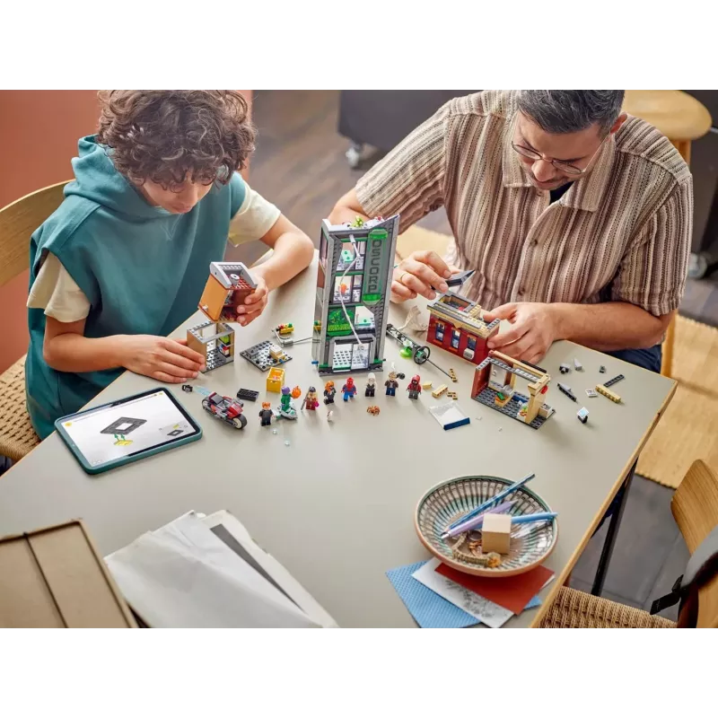 Klocki konstrukcyjne LEGO Marvel zestaw 76324 Spider-Man kontra Oscorp, 808 elementów, 8 minifigurek, wiek 10+