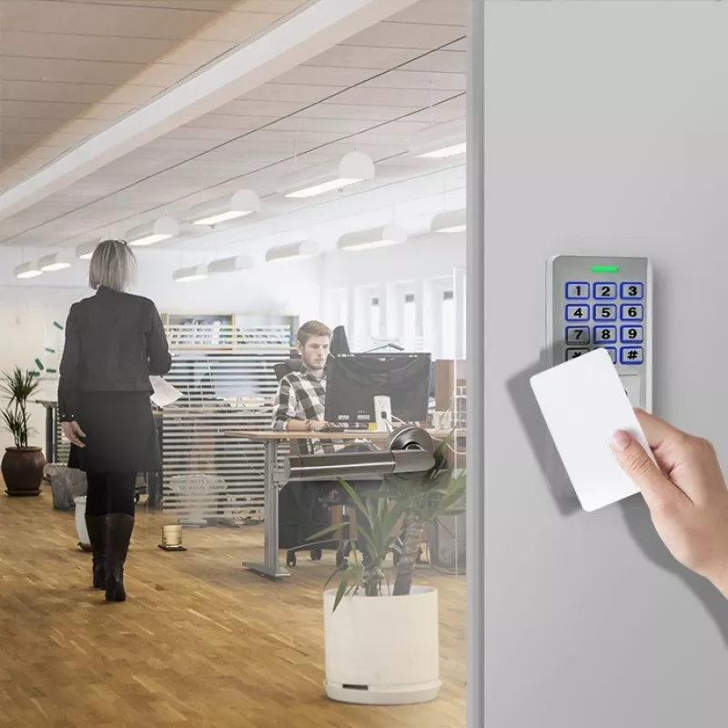 Zamek kodowy z czytnikiem linii papilarnych i RFID QOLTEC 52447 z ochroną IP68
