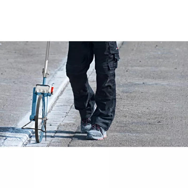 Bosch GWM 40 Professional to cyfrowy kątomierz do precyzyjnego pomiaru i przenoszenia kątów, przydatny w pracach budowlanych, instalacyjnych i warsztatowych.