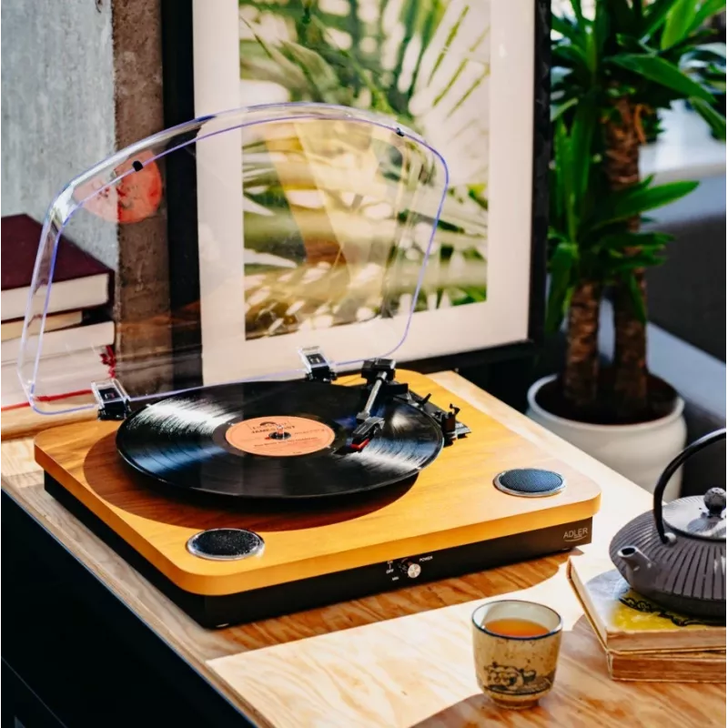 Gramofon analogowy z napędem paskowym Adler AD 1914 z portem USB, talerzem ceramicznym, silnikiem prądu stałego, prędkością 33 1/3 obr./min, Bluetooth 5.4, wyjściami RCA, wbudowanymi głośnikami