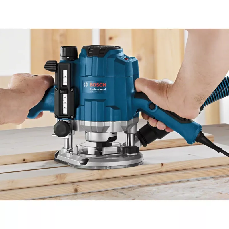 Bosch GOF 1250 CE Czarny, Niebieski 24000 obr./min 1250 W