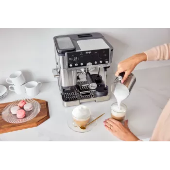 Ekspres do kawy Ninja ES701EU — półautomatyczny ekspres do kawy/espresso, wbudowany młynek, zbiornik na wodę 2 l, 1650 W, 25 ustawień mielenia, pojemnik na mleko, pompa 14 bar