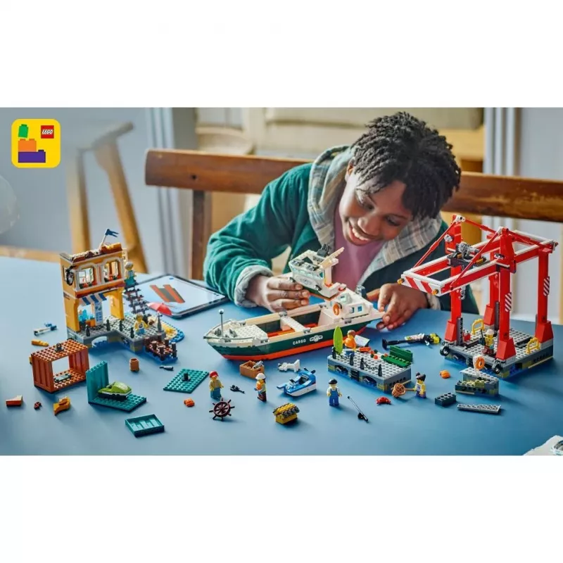 LEGO CITY 60422 Nadmorski port z frachtowcem