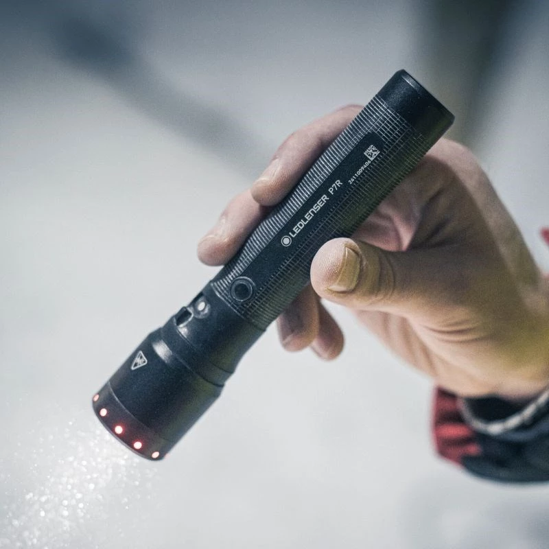 Latarka ręczna Ledlenser P7R Czarna akumulatorowa LED 1000 lumenów, 3,7 V 21700, IP68, 159 mm, 360 g