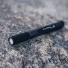 Latarka piórkowa Ledlenser P4 Czarna — kompaktowa latarka piórkowa LED, 180 lm, zasięg 90 m, 2x AAA, IP54