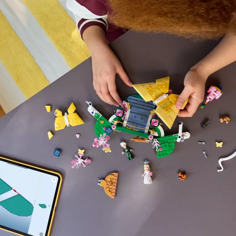 Zestaw konstrukcyjny LEGO Wicked 75688 Ślub Glindan — zestaw tematyczny, model 75688