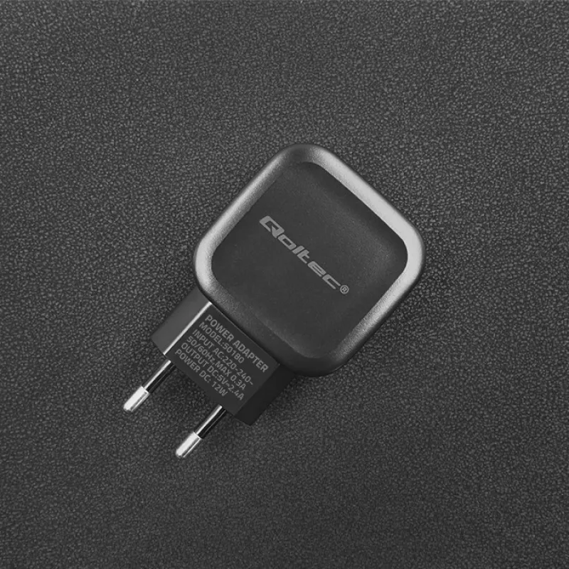 Ładowarka sieciowa QOLTEC 50186 do smartfonów i tabletów, 5 V 3,4 A, 17 W, 2× USB, czarna