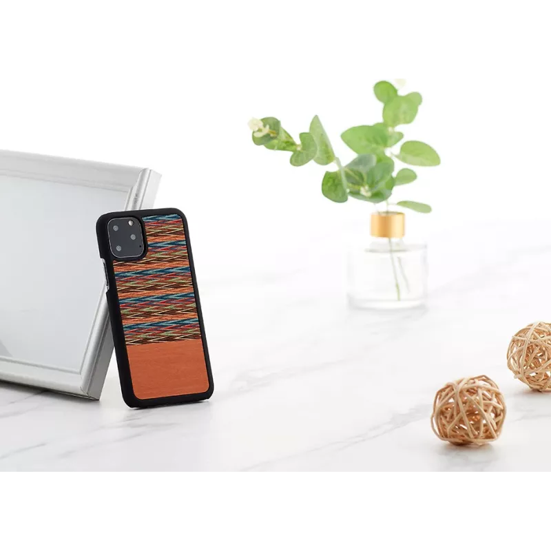 Etui na smartfona man and wood dla iPhone 11 Pro — brązowa krata z czarnym obszyciem