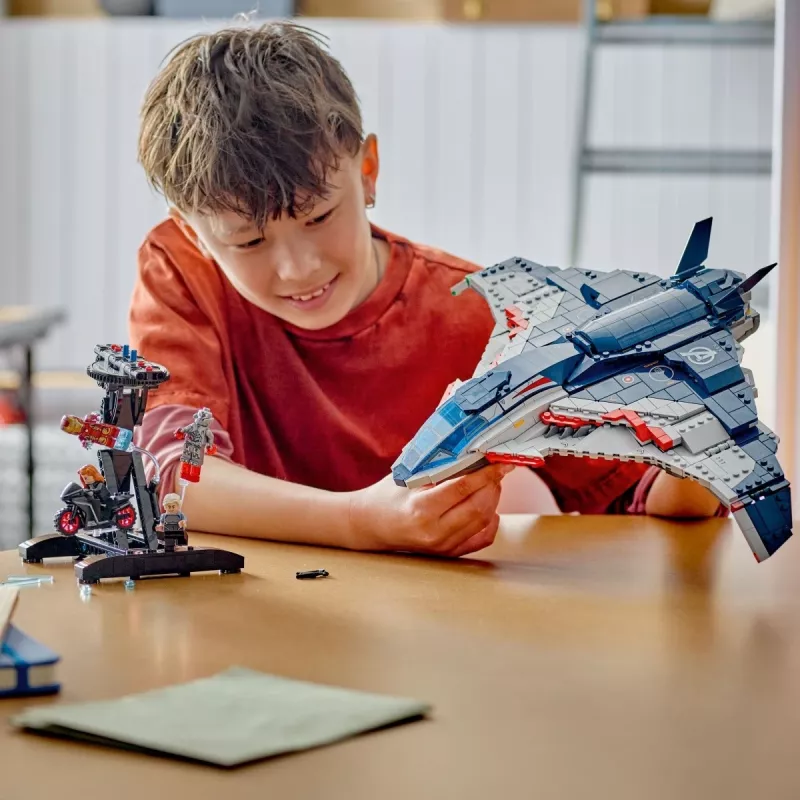 Zestaw konstrukcyjny LEGO Quinjet 76325 — Marvel, 1131 elementów, 5 minifigurek, od 12 lat, 280×450×300 mm