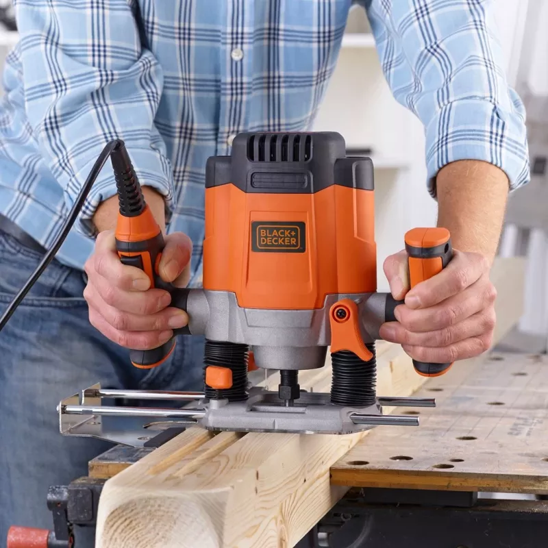 Router/Trimmer Czarny & Decker KW1200EKA-QS — kompaktowy frezarka górnowrzecionowa z regulowaną głębokością, ergonomiczną konstrukcją