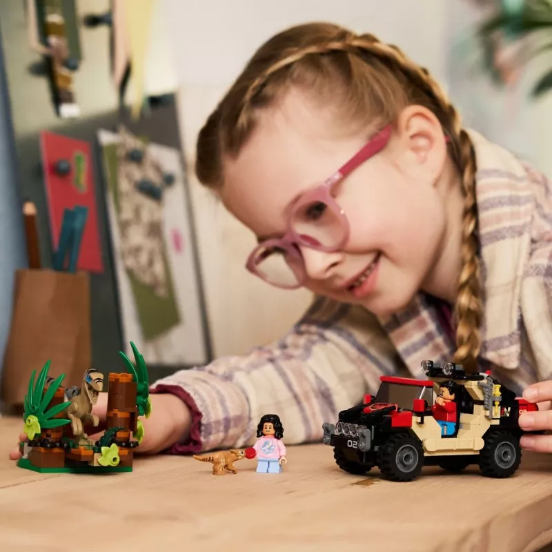 Zestaw konstrukcyjny LEGO Jurassic World 76972 Ucieczka raptora w terenie, 285 szt., 2 minifigurki, wiek 6+