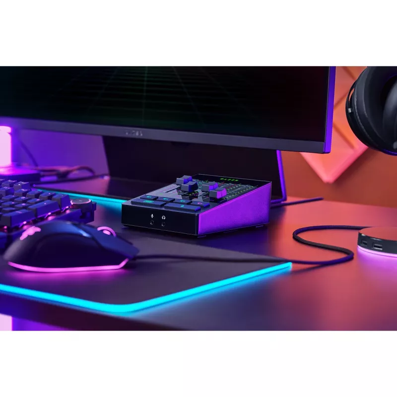 Razer Cyfrowy mikser 4-kanałowy (RZ19-03860100-R3M1)