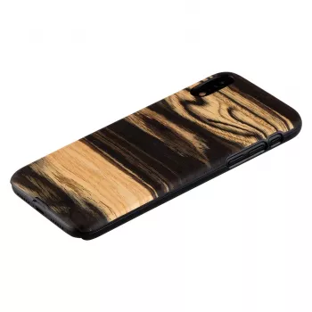 Etui na telefon man and wood do iPhone XR — tył z białego hebanu, czarna drewniana powierzchnia, ochronna skorupa