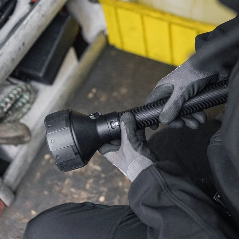 Latarka ręczna Ledlenser P21R Czarna akumulatorowa LED, 1000 lm, IP68, bateria 32700, strumień świetlny 1100 m