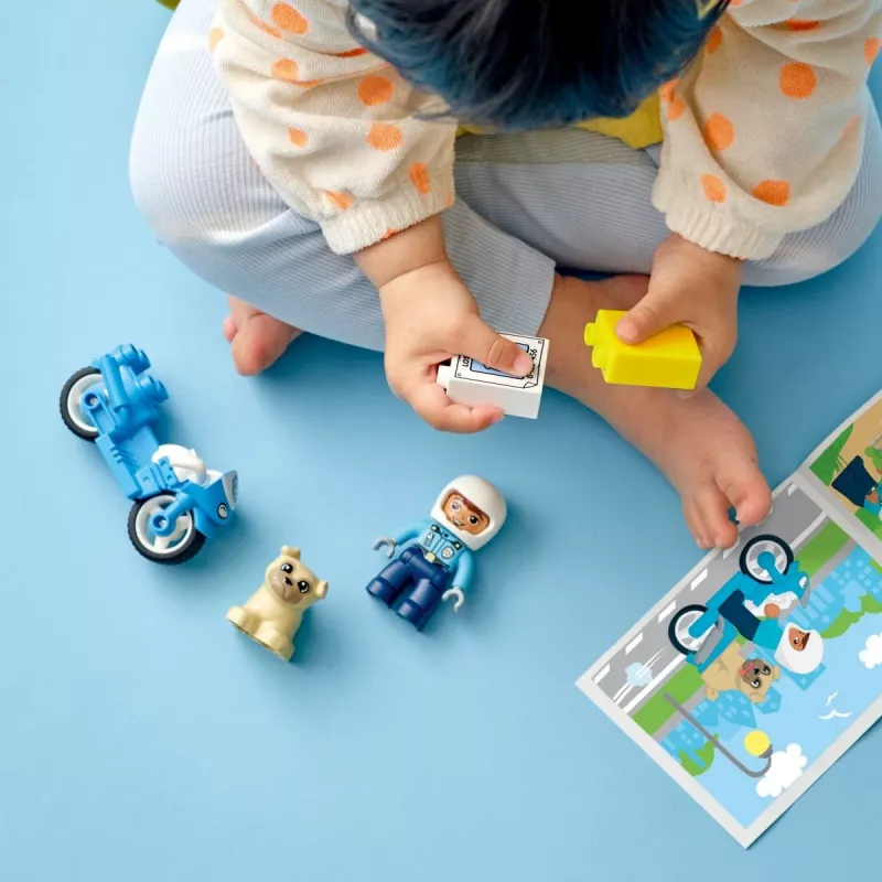 Zestaw do zabawy z motocyklem policyjnym LEGO Duplo Police 10967 z ruchomymi kołami i figurką policjanta