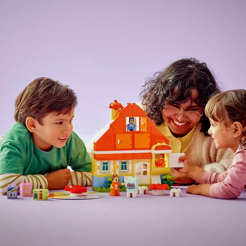 Klocki LEGO Bluey Dom Rodzinny z grą memory 10459 — 83 elementy, 3 minifigurki, wiek 3+