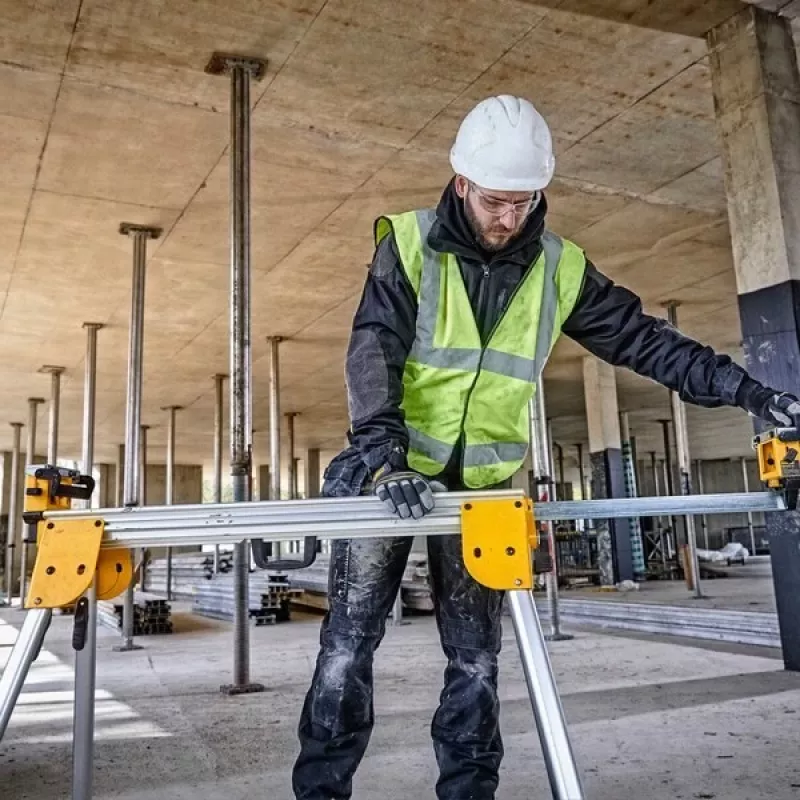 Stojak do piły ukośnej DeWalt DE7033 — aluminiowy stojak składany, 4 nogi, rozkładany do 2,5 m, udźwig 227 kg, 16 kg