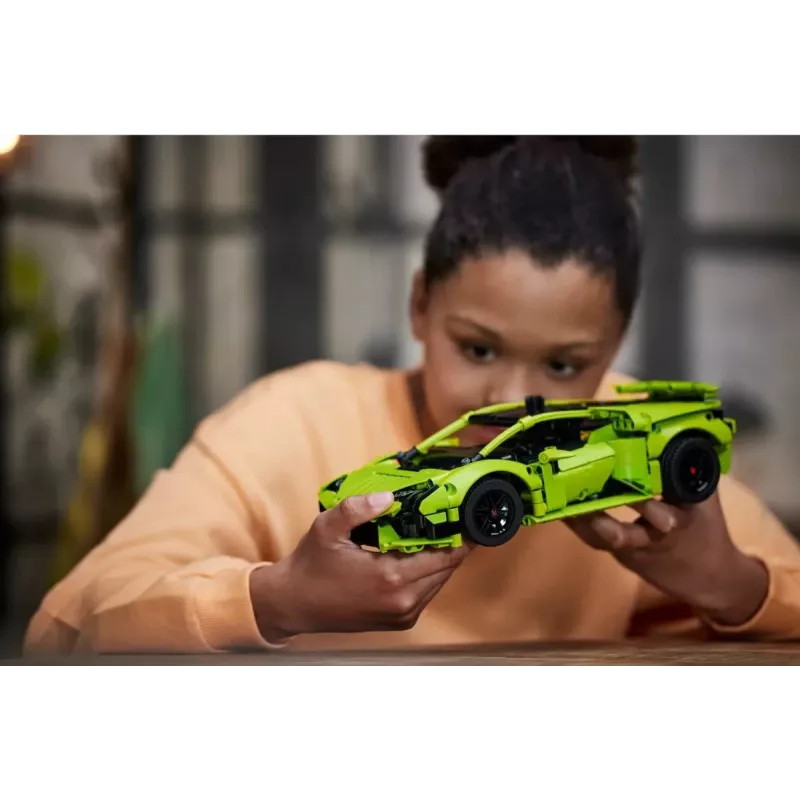 Zestaw konstrukcyjny LEGO Technic Lamborghini Huracán Tecnica w skali 1:10, 806 elementów, wiek 9+