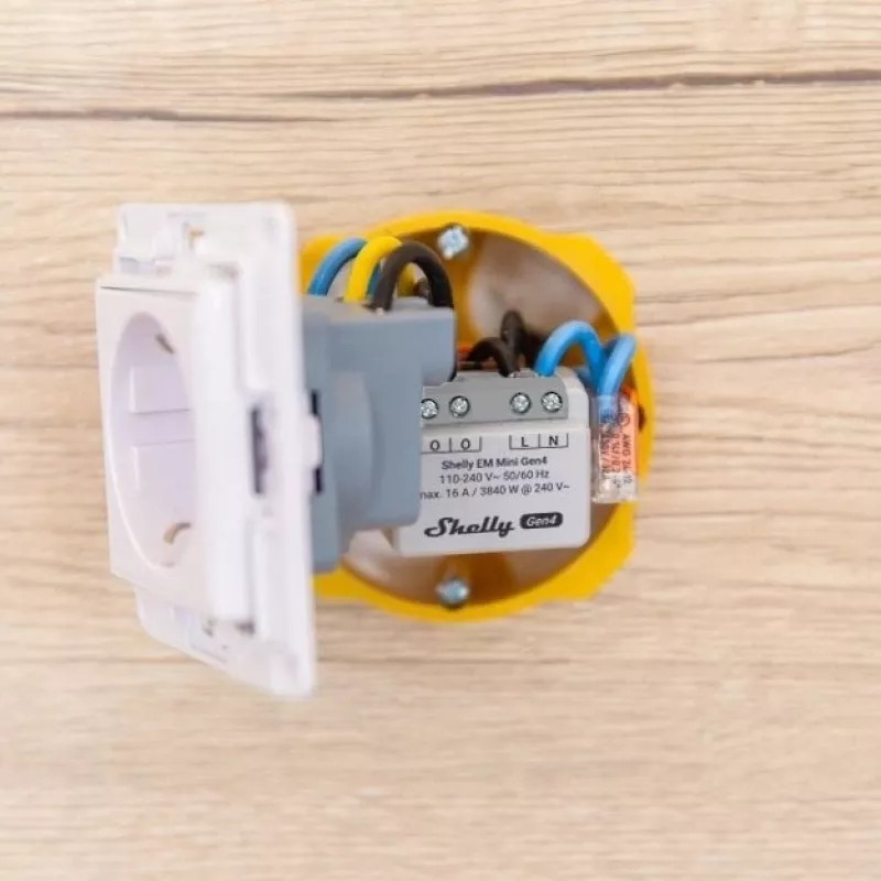 Inteligentny przekaźnik Shelly Relay EM Mini Gen4 1-kanałowy Wi‑Fi Matter Zigbee Bluetooth 8A, 110–240V, miernik energii