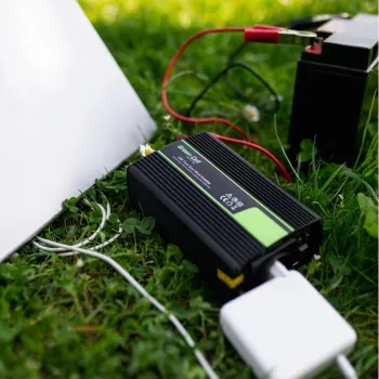 Przetwornica napięcia zielony Cell INV12 3000 W 12 V na 230 V, 50 Hz, 1 USB, aktywne chłodzenie, czarna