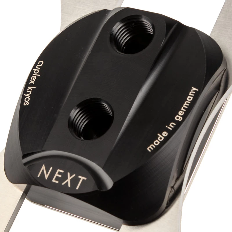 Blok wodny Aqua-Computer 21703 — Acetal/Nikiel, Socket AM4, 111×75×22 mm, Czarny/Srebrny