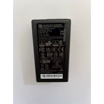 PoE adapter Cambium Networks N000900L001D — Gigabit Ethernet, 30 V PoE, 15 W wyjście, 90–264 V AC wejście
