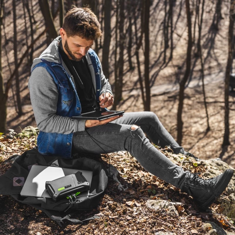 Power bank Green Cell CJSGC01 — 16000 mAh LiPo, USB-C PD 60W, QC 3.0, całkowita moc wyjściowa 80 W, IP64, wbudowany wyświetlacz i latarka, USB-C + 2x USB-A, wyjście 12 V