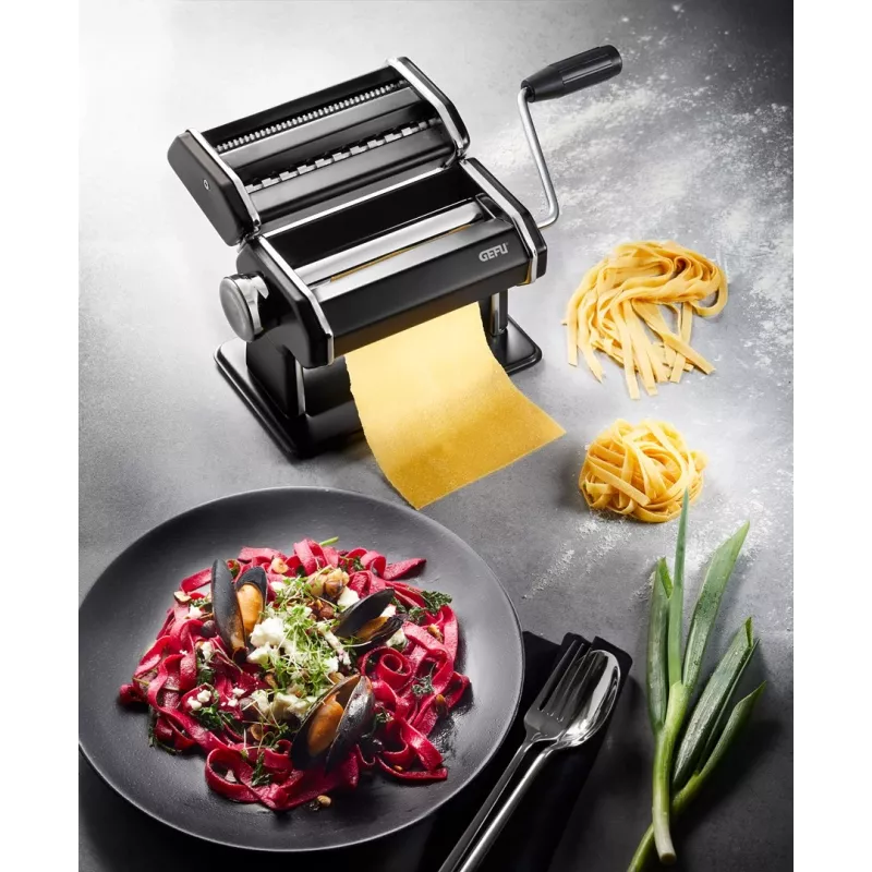 Ręczna maszynka do makaronu GEFU GF89426 — do lasagne, tagliatelle, tagliolini; stal nierdzewna i tworzywo sztuczne; 205×200×155 mm