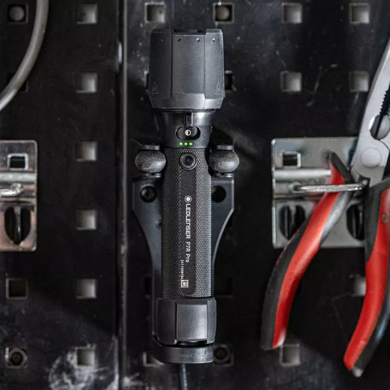 Ledlenser P7R Pro czarna ręczna latarka LED