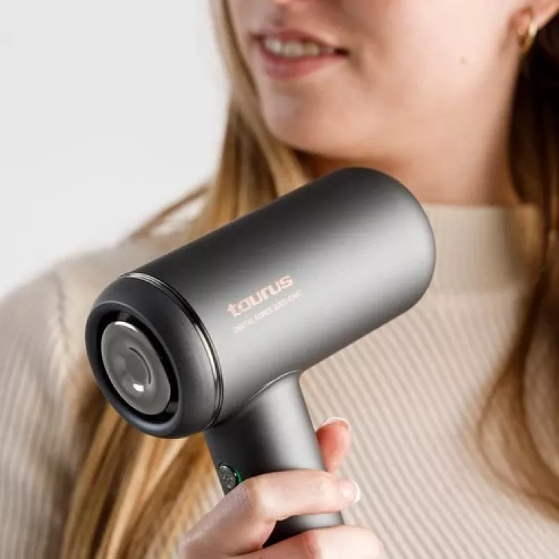 Suszarka do włosów Taurus DIGITAL FORCE 2000 IONIC 1800 W czarna