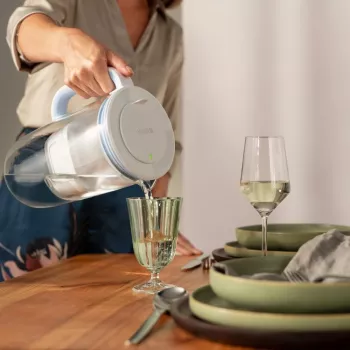 Dzbanek filtrujący wodę BRITA Glas Kanne ONE z 2 wkładami MAXTRA+ PRO (model 126032)