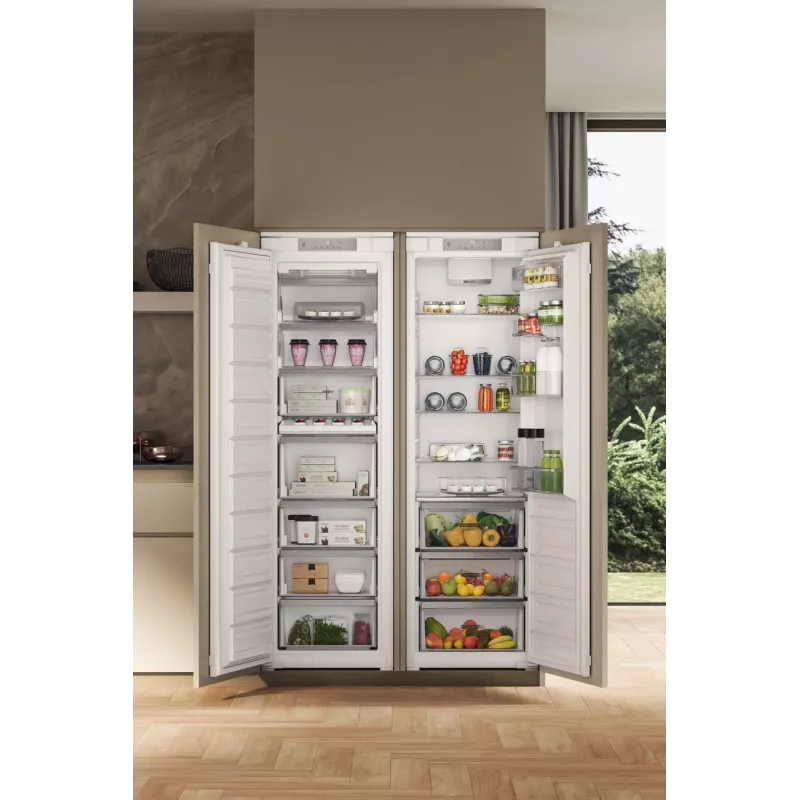 Lodówka Whirlpool | WHSD18A013D1 | Klasa efektywności energetycznej E | Do zabudowy | Larder | Wysokość 177 cm | Pojemność netto chłodziarki 306 l | Wyświetlacz | 30 dB | Stal nierdzewna
