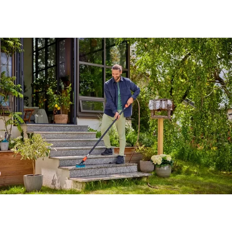 Gardena | Uchwyt Cleansystem M, do czyszczenia większych powierzchni, podłącza się do źródła wody | 18802-20