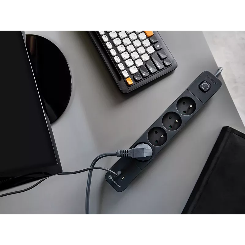 Listwa zasilająca TRACER TRALIS47026 z kablem 1,5 m, 4 portami USB i PD 18W