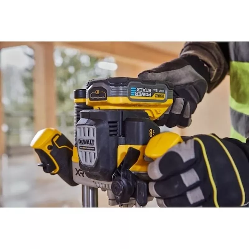 Zanurzeniowa frezarka DeWalt DCW620NT-XJ, akumulatorowa, bezszczotkowa, 18V, 1600W mocy wyjściowej, 11–23k RPM, tuleja 12,7 mm, odpylacz, LED, 3,6 kg, walizka