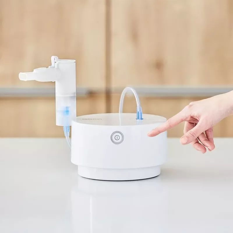 Nebulizator stołowy Omron C28P o wydajności 10 ml/min, wielkości cząstek 2,65 µm, biały, wymiary 265×195×143 mm