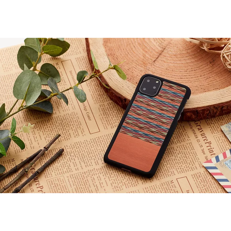 Etui na smartfona man and wood dla iPhone 11 Pro — brązowa krata z czarnym obszyciem