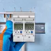 Qoltec 50882 Jednofazowy elektroniczny licznik zużycia energii na szynę DIN | Wi-Fi | TUYA | 230V | LCD