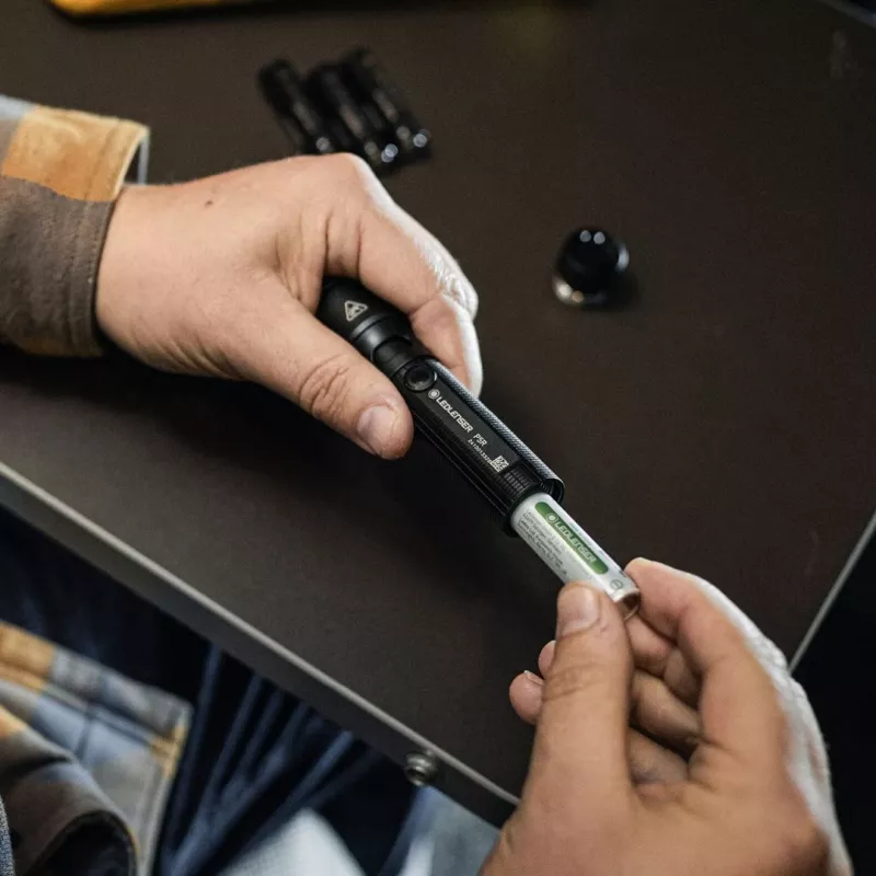 Latarka ręczna Ledlenser P5R — ładowalna latarka LED, 750 lm, zasięg 280 m, IP68, aluminium, 99 g
